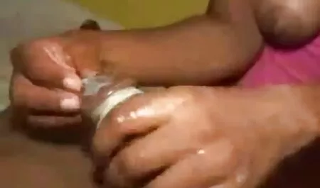Ver essa loira desenvolveu os bons buracos de seus vídeo pornô de morena gostosa homens a cercaram e imediatamente começou a penetrar duas vezes no velho gigante para quebrá la em anal e encurralada ela é forte em suas bochechas