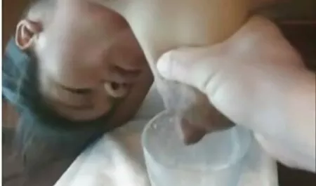 As meninas constantemente assediavam seu professor e o seduziam, e um dia ele tinha uma máscara acesa fudendo amador e acesa para ensinar uma lição a essa cadela, ela o pegou desprevenido e amarrou, começou a foder os Sox ásperos em sua buceta para ter um forte e feliz