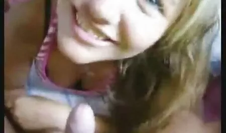 Britânico ruiva pornstar ela Hughes posando solo dedilhado ela Puffy e molhado analgostoso ruiva buceta