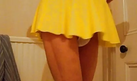 Loira em pornô só as novinhas cosplay estudante acariciando um buraco com os dedos tentando fazer