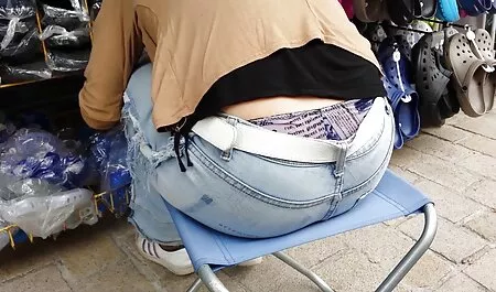 Pegou a paixão de sexo gostoso com prima outra pessoa com seios naturais, no primeiro