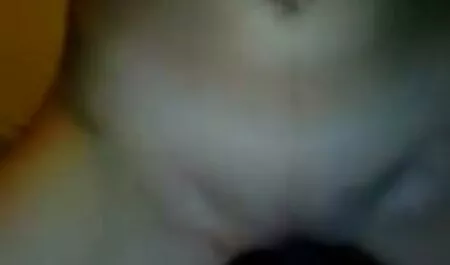 Uma menina derramando urina de seu L. em uma massagem vídeo pornô buceta orgasmo