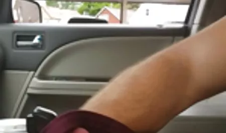 A menina com magro, às sexoloiras vezes hipnotizante vibrador em sua bunda estreita