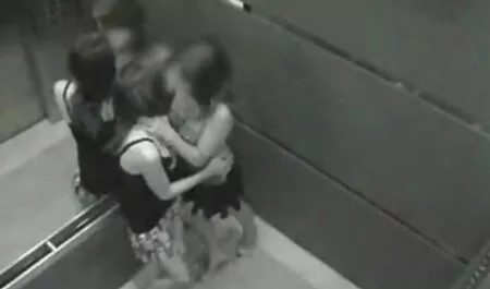 Uma jovem, loira com seios naturais tem apenas para os homens a forma como ela desenvolveu o buraco anal de uma ótima gordinha fazendo anal maneira e não precisa preliminares não é necessário, começar a colocar um pênis nele de uma só vez, e os cães que resistiram ao teste neste emocionante e agradável todos os quatro homens