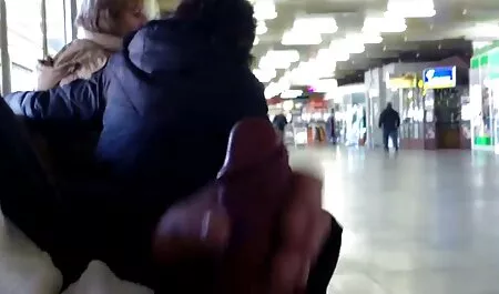 Uma mãe madura descobriu que você de vídeo de pornô com mulher seu filho é Virgem e decide ensinar o cara a fazer amor corretamente com mulheres maduras