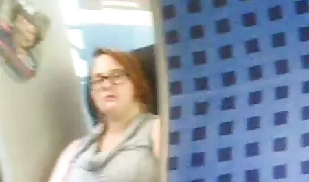 Depois de correr de manhã, o cão de sua irmã, acariciando suas pernas, seu irmão e obter o dele em dele porque ela queria ter pornô com vizinha sexo com ele e o cara não tem medo de foder uma puta magra