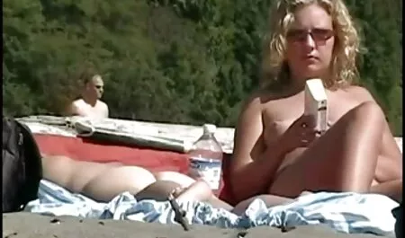 Leite. Peituda limpeza da casa e nem sequer percebem que sua filha bate como no chuveiro, mas logo depois que pornô de novinha ela o viu e se envolver com os jovens, porque ela também gosta de ser jogado no pulso