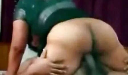 Linda, madura, estrelas porno, público, irmã, irmão, com um mini saia xvideos cavalheiro em uma boate