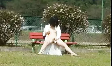 Kinky cabelo menina masturbação no casa substituir ela raspado buceta Debaixo d'água no vídeo pornô com as novinhas o Casa de banho