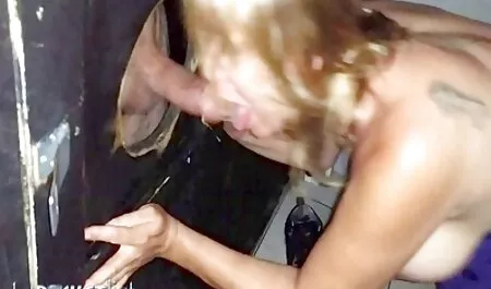 Morena masturbando o pau vídeo pornô só mulher gostosa do velho com a bunda no rosto