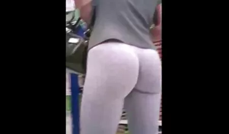 Glamour modelo cutie no escritório acabou por madrasta transando com enteado ser um insaciável e fode cadelas que gostam de foder e tomar um pau