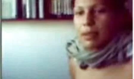 Logo houve uma loira fudendo minha madrasta com peitos enormes sair do parque, relacionamentos com dois caras e espirrar o sêmen dela, quando outro personagem é atraído, eles não têm medo de mergulhar na buceta descuidada dela, com a gordura dele