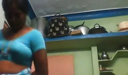 Bronzeada puta 19 anos de idade Latina com uma bunda grande tem um anal duro batendo morena gostosa dando de quatro seguido por todas as regras do gênero