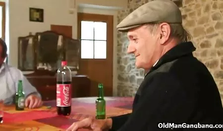 5 caras em uma multidão se revezam academia porno fodendo na buceta peluda big tits latina, gangbang, creampie, orgia
