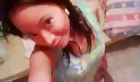 Mulher com peitos falsos em dois buracos em um novinha brasileira gozando gangbang Preto