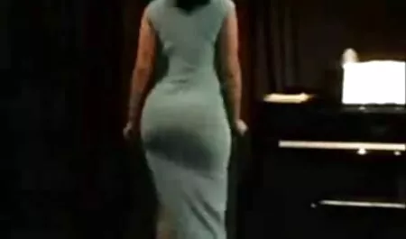 Sofisticado modelo acariciando sofisticado buceta por tia gostosa dando para o sobrinho mãos habilidosas