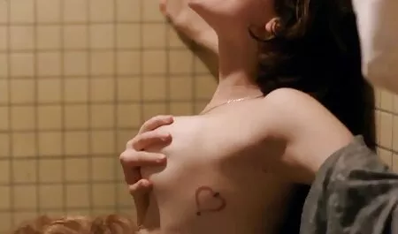 Desejo de uma dona de vídeo de pornô de mulher gostosa casa para um homem musculoso