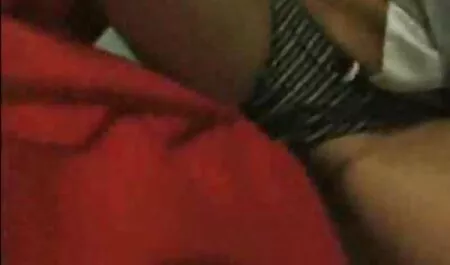 Sexy garotas da vídeo pornô com coroas Faculdade girando suas bundas em uma festa selvagem