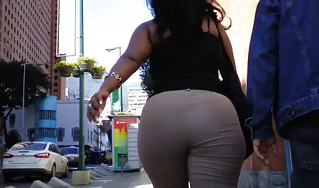 Madura com óculos faz um boquete profundo videos de sexo com tia para o marido no quarto