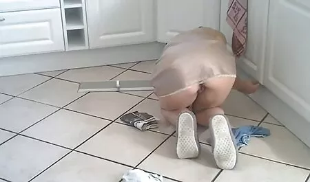 Uma casa com seios pequenos se masturba com um lesbicas brasileiras transando brinquedo