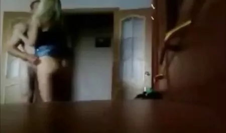 Milf em Escravidão fode com pornor novinha um jovem, e tinha cum em seu L.