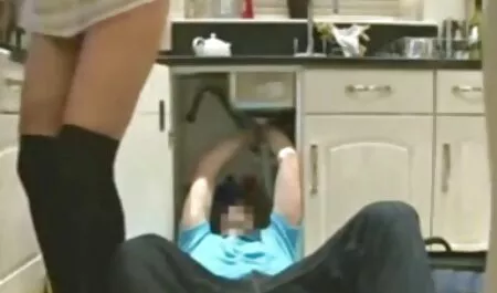 Na casa tranquila e o pai calmamente lendo o jornal e o menino trocou olhares com seu irmão e ela o deixou ver sua buceta e ele é um grande, vídeo pornô gostosa enorme, e depois de esperar por Papai, dormindo, eles fizeram amor apaixonadamente com o final no