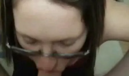 Jovem sexy latina meninas óleo e acariciar o corpo magro dela, eo que um homem de verdade acorda em um homens usam calcinha, quer penetrar na caverna, cheio de penas, e bater até que o esperma flui de todos os coroas incesto slots