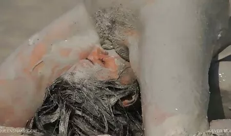 Goblins novinha pornor quer roubar Brinquedos Sexuais de sua dona de casa, mas a mãe era suspeita e fode o ladrão