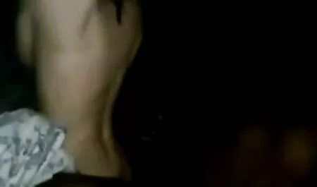 Loira peituda decidiu bombear sua buceta pela coleira em uma bola, quando um colega também sugeriu bombear sua bunda para brasileiras novinhas um grande