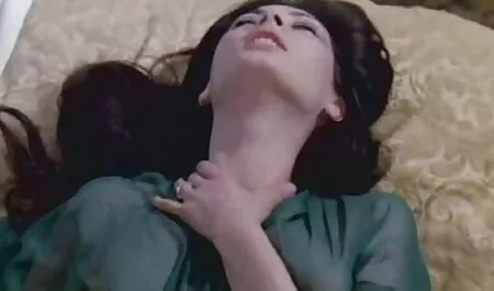 Linda e encantadora casal fudendo beleza mostra esplêndido sexo anal