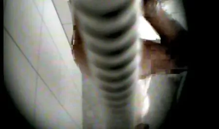 Brutal duplo anal e fisting com uma mão sexo amador com prima na Bunda, a menina trabalhou de forma muito eficaz no ginásio, gangbang