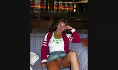 Webcam masturbação de novinha amadora safada uma jovem cadela com grande tits ligar a sofá