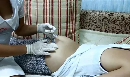 Uma panicat fudendo jovem puta sempre sonhou com os encantos que ele a concebe e, ficando sozinha com ele sem sua sogra, ela o deixou ver meus peitos e o cara é um pau sobre como ele se masturba, depois chupa e foda de cima