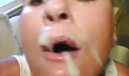 Depois de lamber a buceta inchada por causa da emoção, o cara conecta o vídeo pornô morena pau, seu poderoso nele e áspero fodido