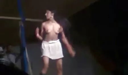 Uma beleza de férias com seu chefe overid com flertar porque ela recebe uma foda anal dura com um creampie abundante, cum em anal novinha metendo com força