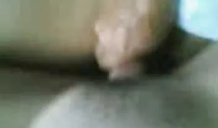 Um homem que não coloca sua esposa seios crise de si mesmo em nada, e ela decidiu se vingar dele e mexendo na cozinha com seu namorado, ele é apenas um membro do tamanho certo e, depois de chupar o cachorro dele, estendeu as pernas comendo novinha brasileira para toda a prostituta