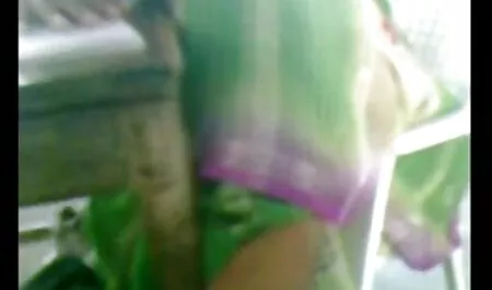 A cadela teve um brutal gangbang anal com 7 homens, dois paus no cu e um mar de vídeo pornô as novinhas porra