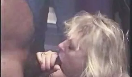 Quente pornstar com Grande Mamas nu vídeo de pornô de novinha e traços dela molhado bichano