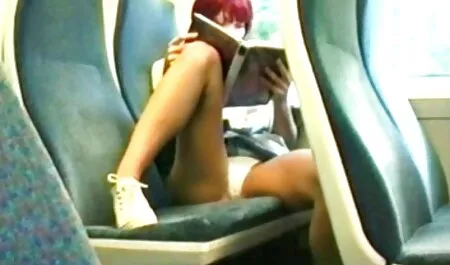 Peituda pornstar lésbicas se esfregando até gozar impiedosamente lisa em todos os seus buracos apertados