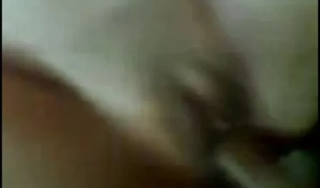 O encanador chegou atrasado para o chá e a crise do peito da mãe é tsala precisa de um serviço extra dela no trabalho e quando ela fez tudo o que videos sexo coroas ela colocou no quarto para fodê lo grande e depois forçou o a fodê la tão difícil