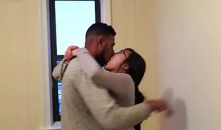 Jovem professor não poderia escrever a ortografia correta do jovem estudante em todos os sentidos e ele decidiu transar com ela na mesa, seu professor estendeu fudendo a novinha brasileira minhas pernas