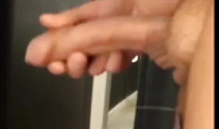 Maduro dona de casa quer chupando a buceta da gostosa ter sexo com seu marido antes de ir para sleep