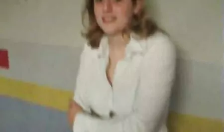 Loira russa puta em saltos vermelhos para no so novinhas fudendo cu para suculento sexo anal