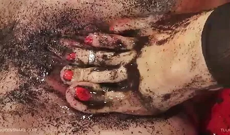 Ocupado cara fode porno na academia inestimável pessoal com estar em