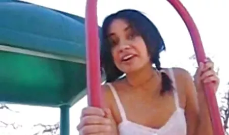 Ela criou sua filha muito severamente, e tentar deixá-la obter a melhor educação sobre música, mas a nova cadela hoje decidiu encantar seus professores com uma maneira de colocar a bunda na bunda, e enquanto a anã bucetuda mãe está comprando, homem duro, foda cobra, menina loira anal