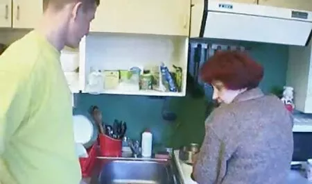 Uma peituda madura sexo repetir o sexo com seu aluno espalhando suas pernas em sexy meias pretas e expondo seu mulher trepando de quatro grande leite