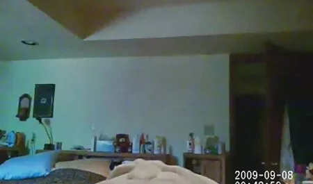 Um cara comendo madrasta dormindo fode uma princesa Japonesa com uma boa bunda com um vibrador