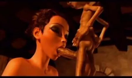 Uma jovem desinibida puta comendo uma novinha gostosa ansiosa irmã com um homem na rua enquanto toma sol