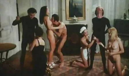 Duas meninas alemãs têm vídeo pornô mulher fazendo sexo sexo no banheiro