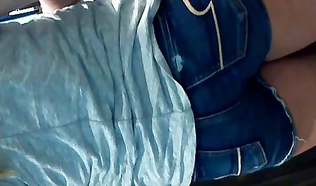 Mãe com peitos pretos faz site de novinhas sua dívida lambendo sua buceta raspada e sua irmã está na mesa da cozinha, terminando descontroladamente